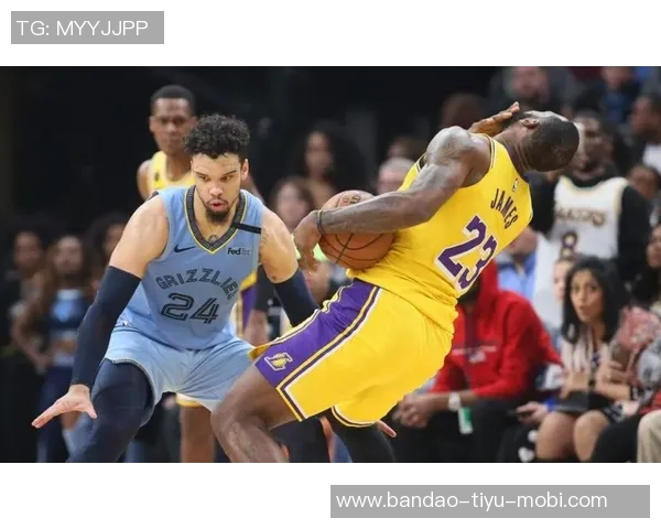 杰弗森调侃詹姆斯假摔技巧欠佳笑称实在太搞笑了