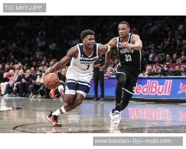 麦克丹尼尔斯高效表现16投7中贡献18分6篮板6助攻助球队取得胜利